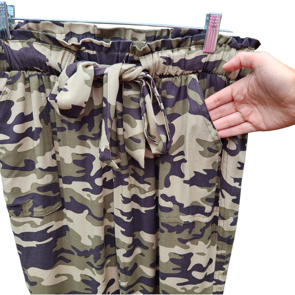 Francesca's Harper Heritage Roz Camoflague Joggers Women's M Paperbag Waist - Picture 4 of 14